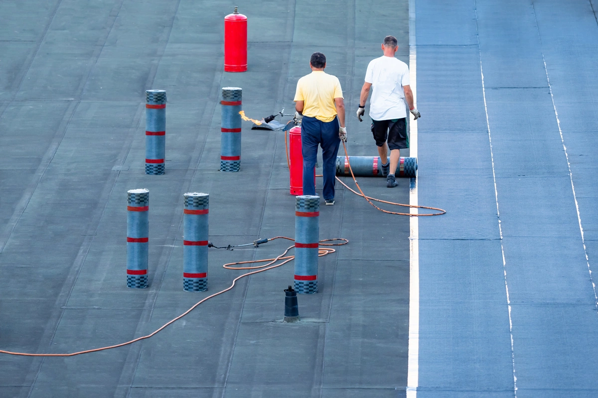 contractors install commercial roof replacement 