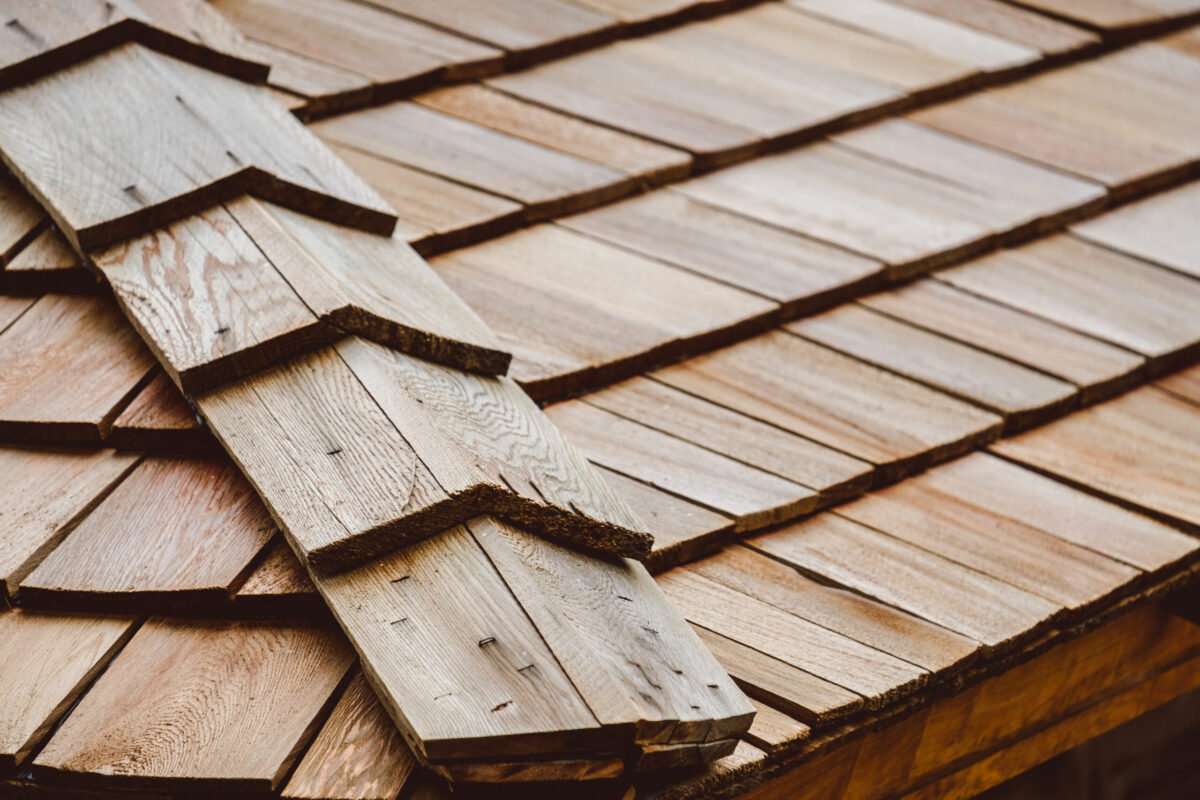 cedar shakes vs cedar shingles repair close up